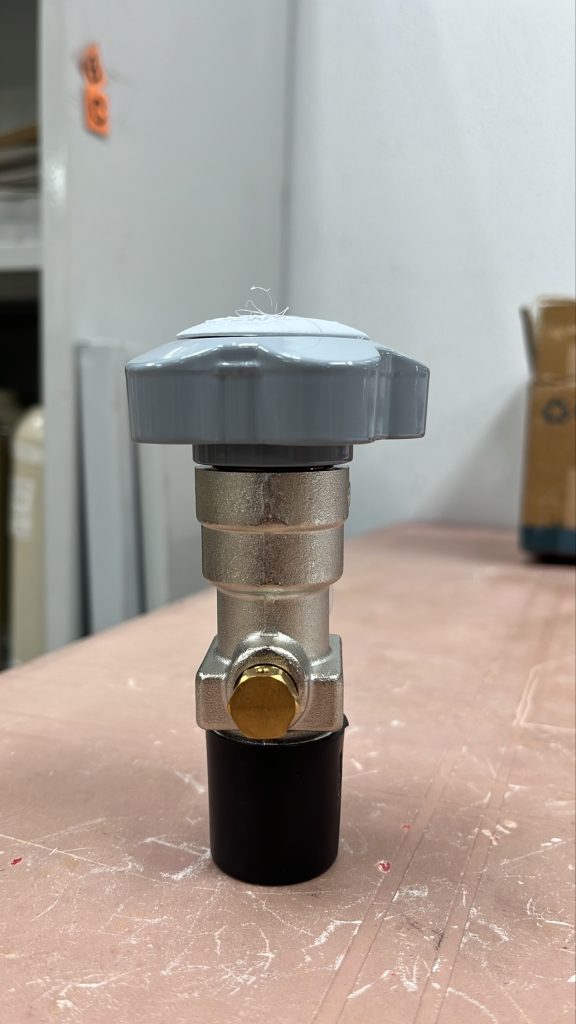 valve CGA 330 25E (brass) Italy #4027 photo 6