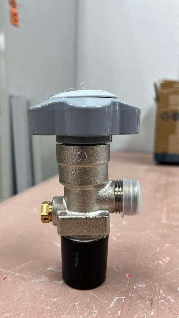 valve CGA 330 25E (brass) Italy #4027 photo 5